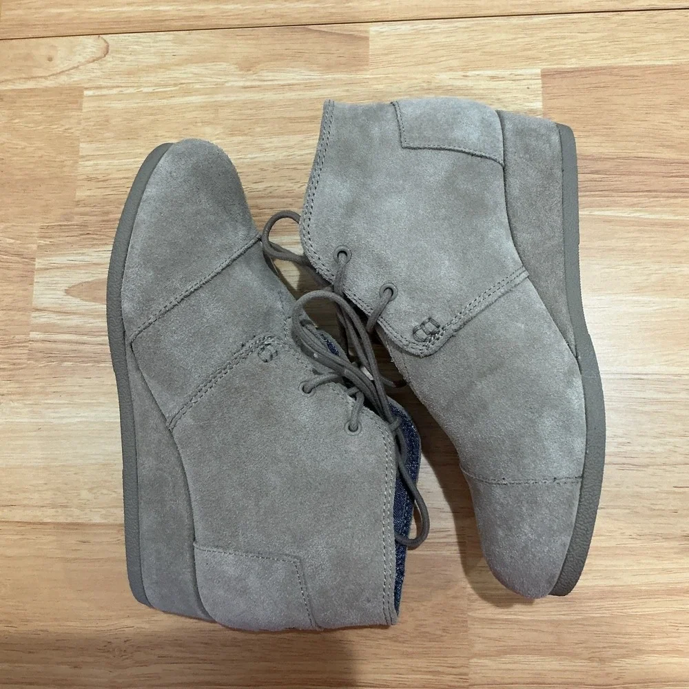 TOMS Boots Youth 3 Girls Desert Wedge Ankle Booties Casual Beige Suede‎ Lace Up